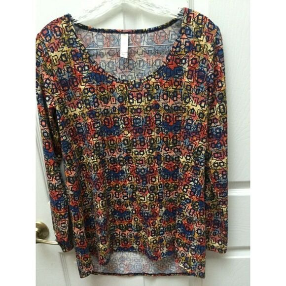 LULAROE  stretch gemometric regular size top S - Picture 1 of 2